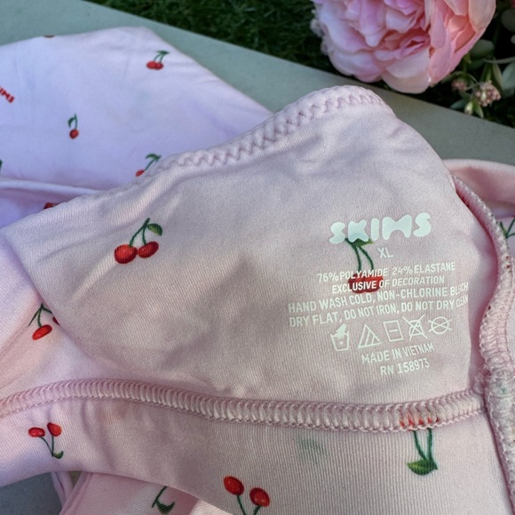 skims Fits Everybody Assorted cherry Scoop Bralette Pink Cherry Print size XL - Picture 10 of 11